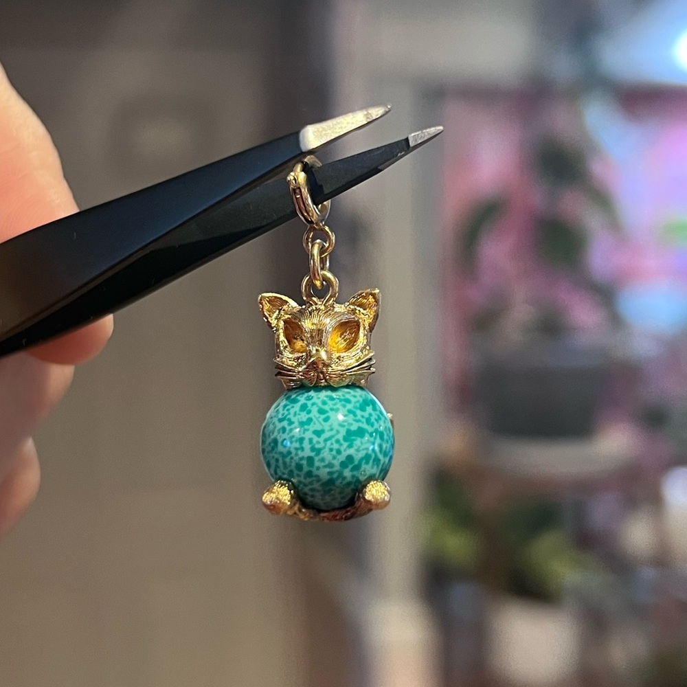 Vintage Monet Gold Cat Turquoise Ball Charm - Picture 3 of 5